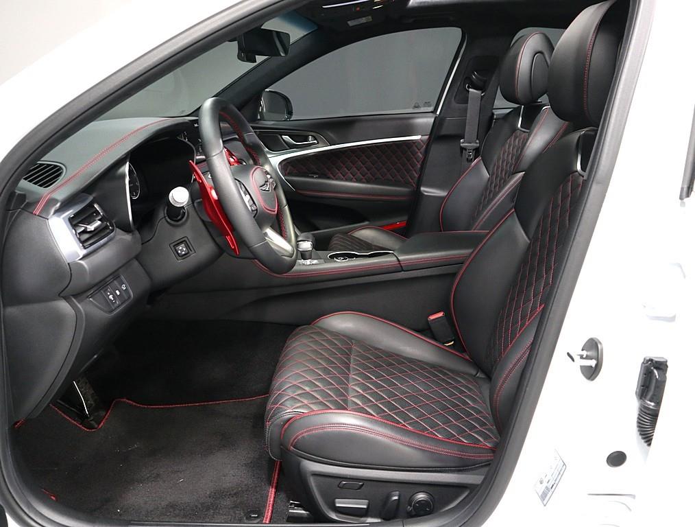 Genesis G70 - Vista 9