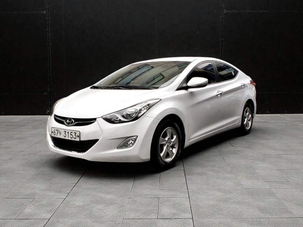 HYUNDAI Avante - Vista 2