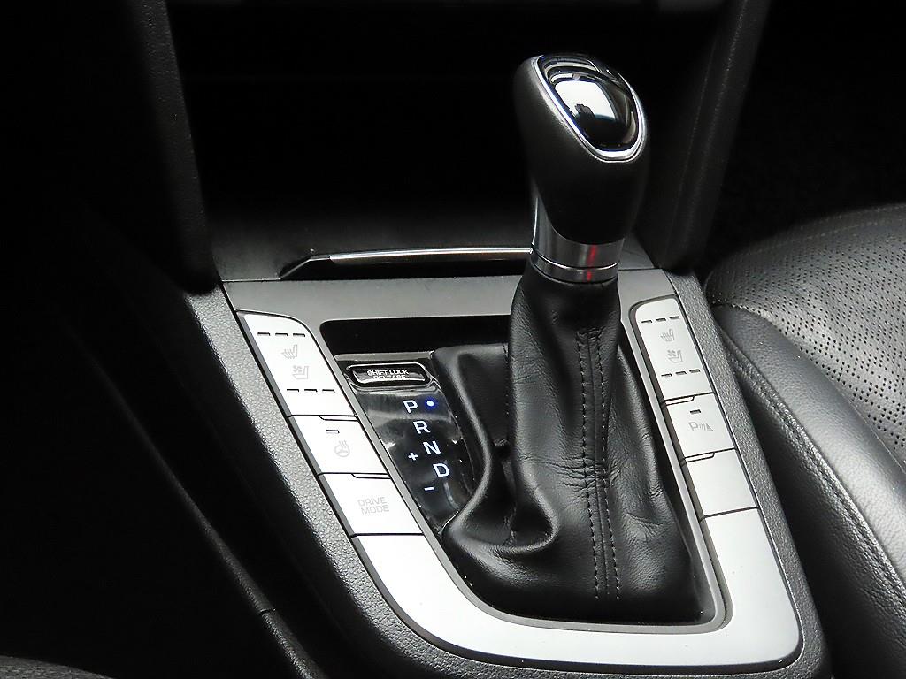 HYUNDAI Avante - Vista 10