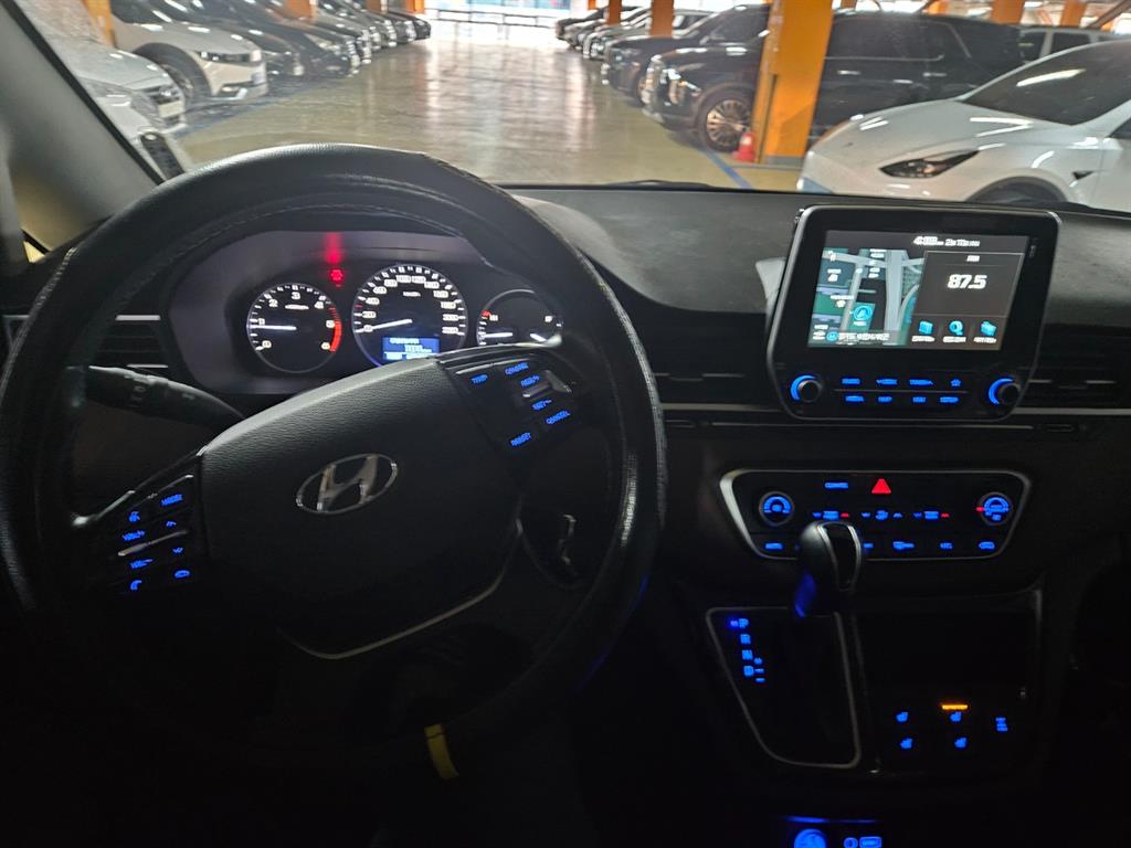 HYUNDAI Starex - Vista 7