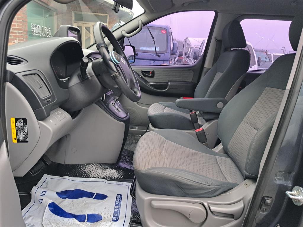 HYUNDAI Starex - Vista 11