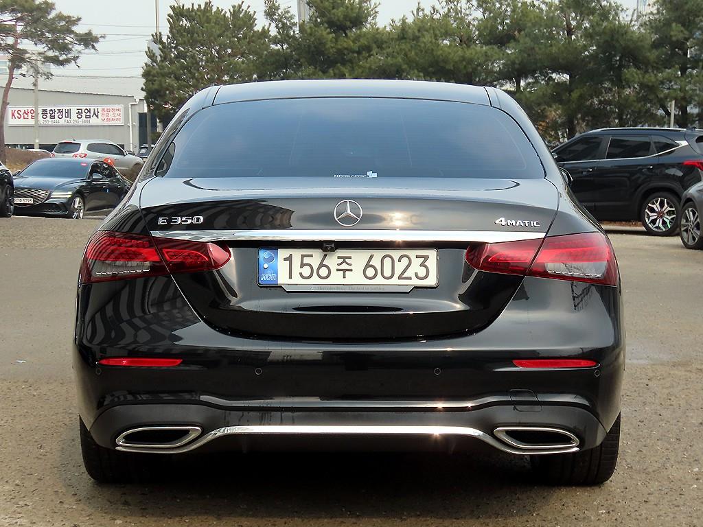 Mercedes Benz E class - Vista 4