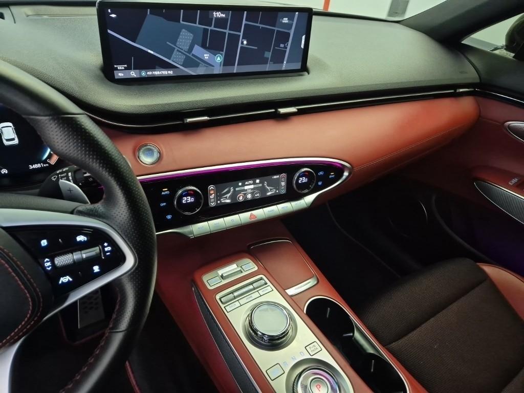 Genesis GV70 - Vista 10