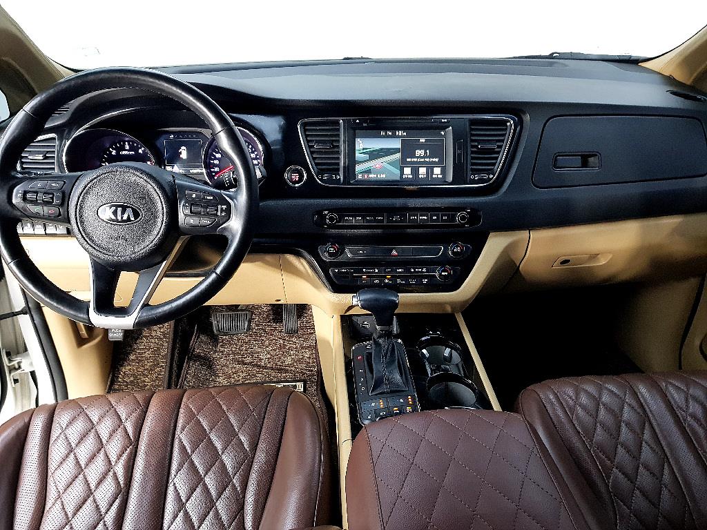 KIA Carnival - Vista 5