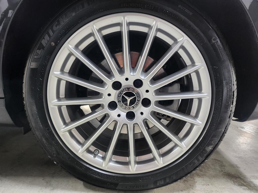 Mercedes Benz E class - Vista 4