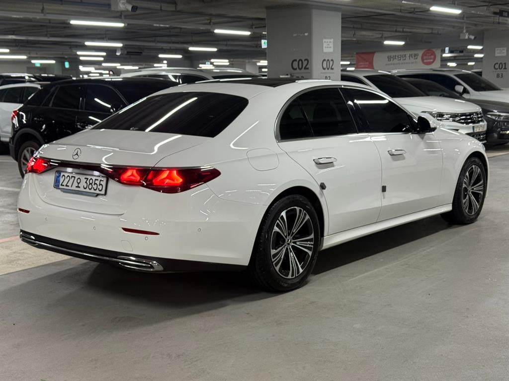 Mercedes Benz E class - Vista 5