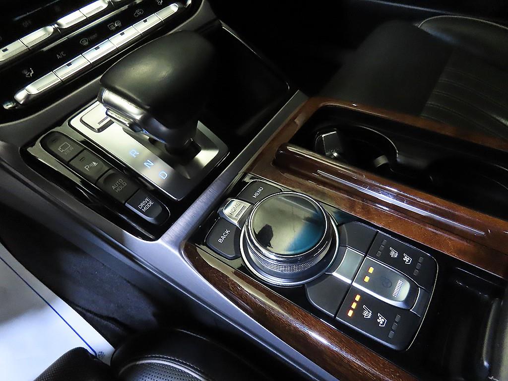 Genesis EQ900 - Vista 12