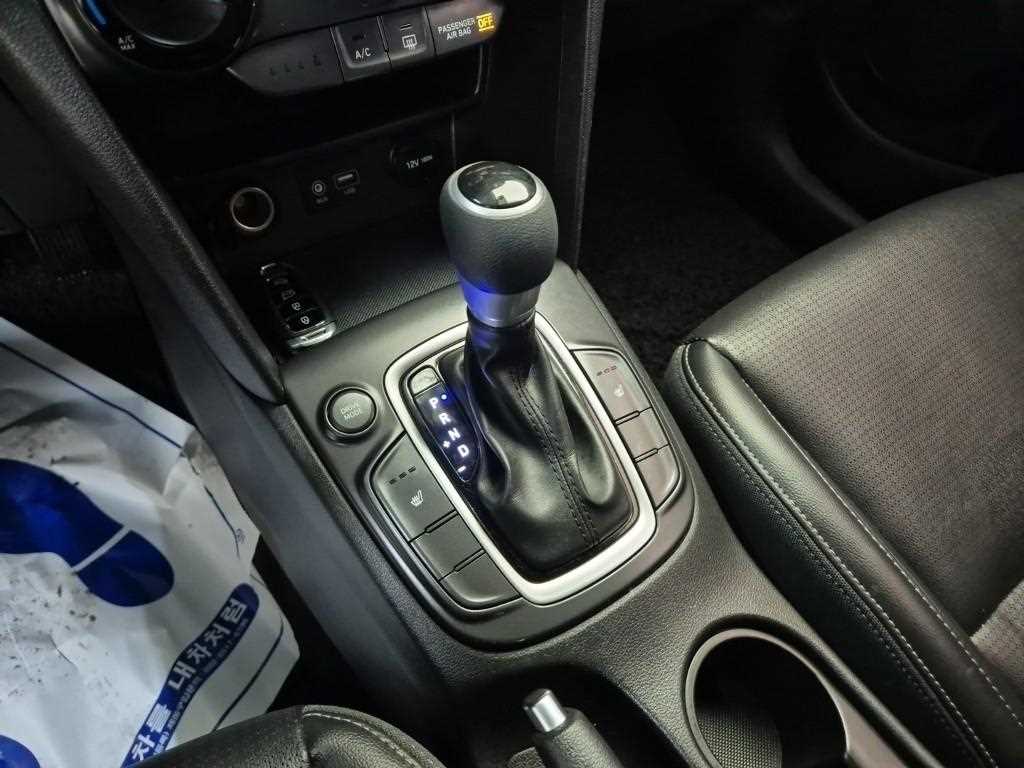 HYUNDAI Kona - Vista 8