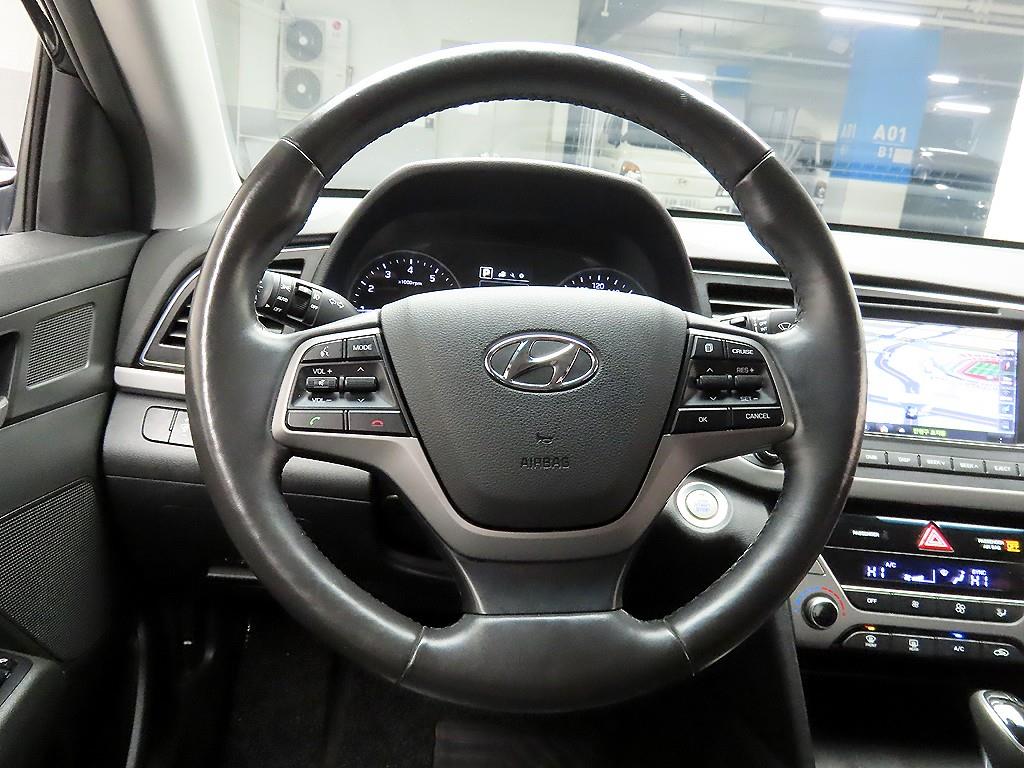 HYUNDAI Avante - Vista 7