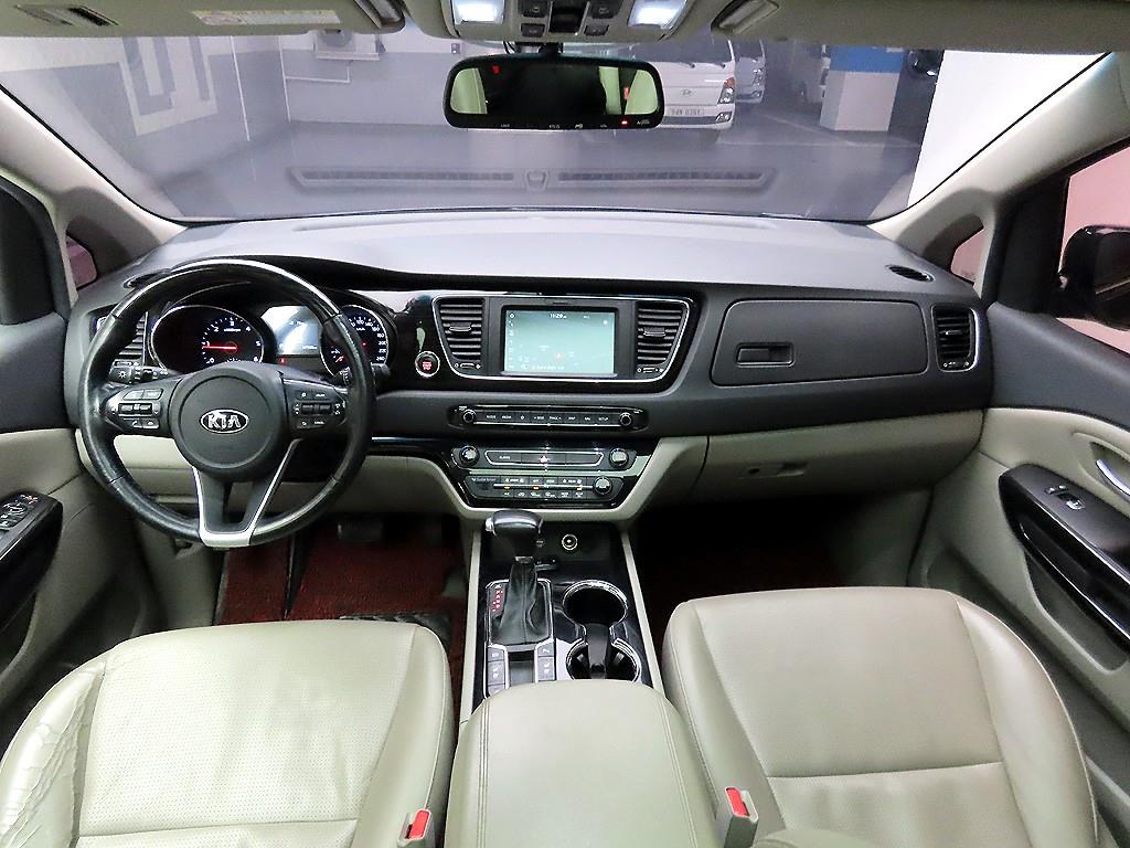 KIA Carnival - Vista 8