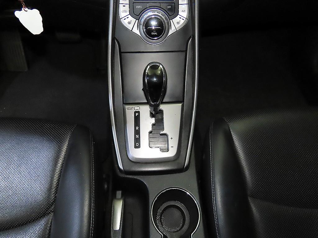 HYUNDAI Avante - Vista 12