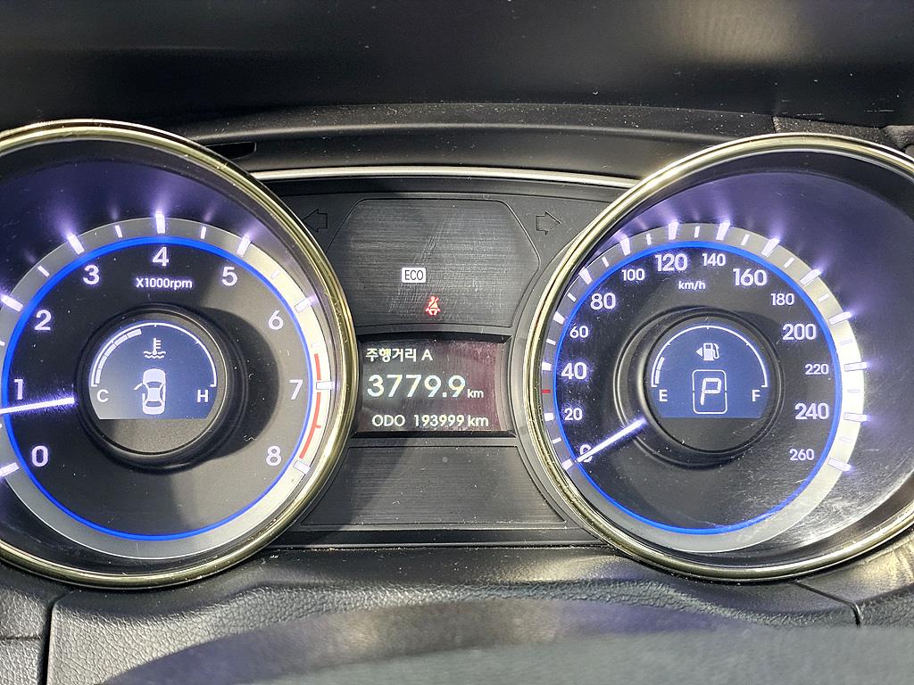 HYUNDAI Sonata - Vista 7