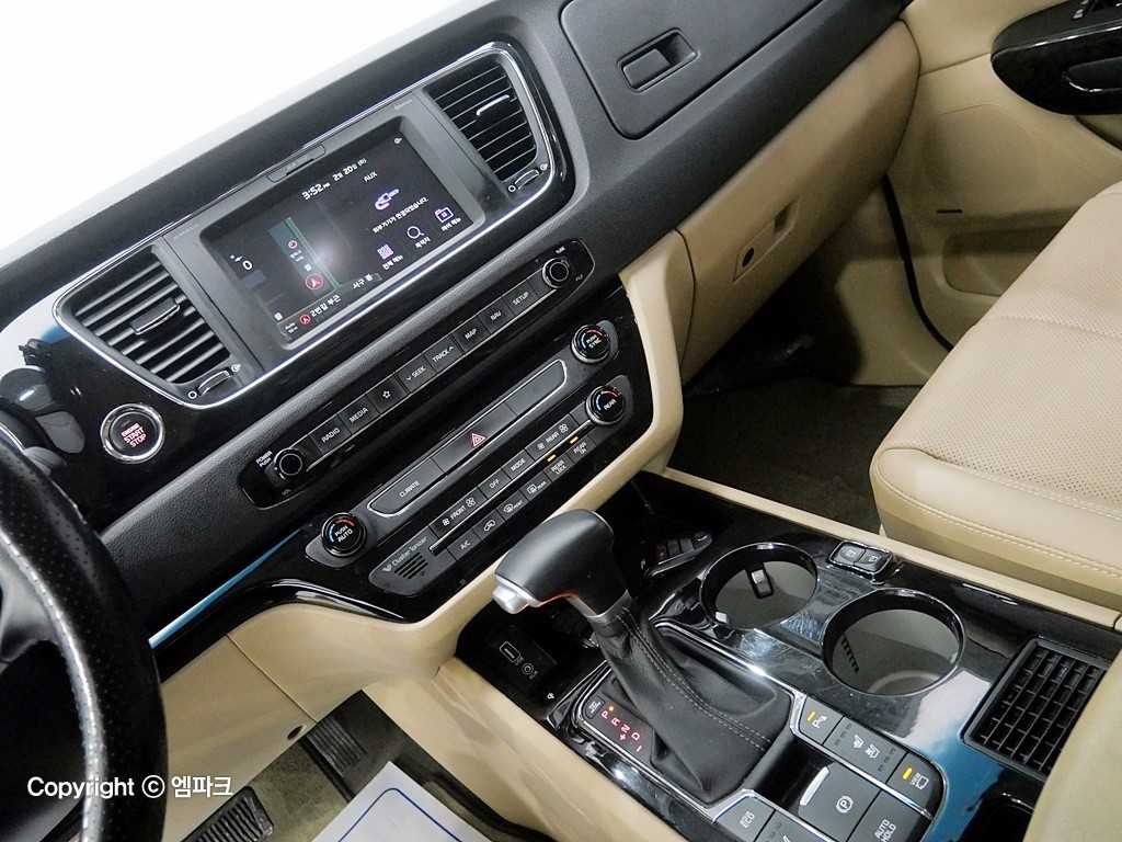 KIA Carnival - Vista 9