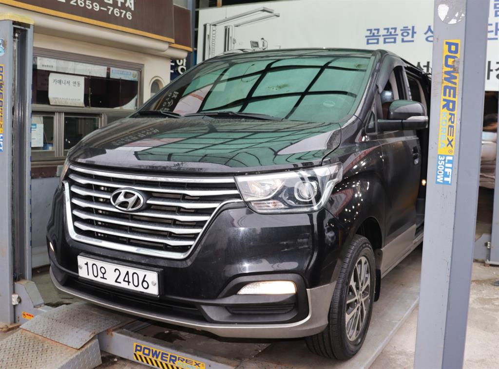 HYUNDAI Starex - Vista 5