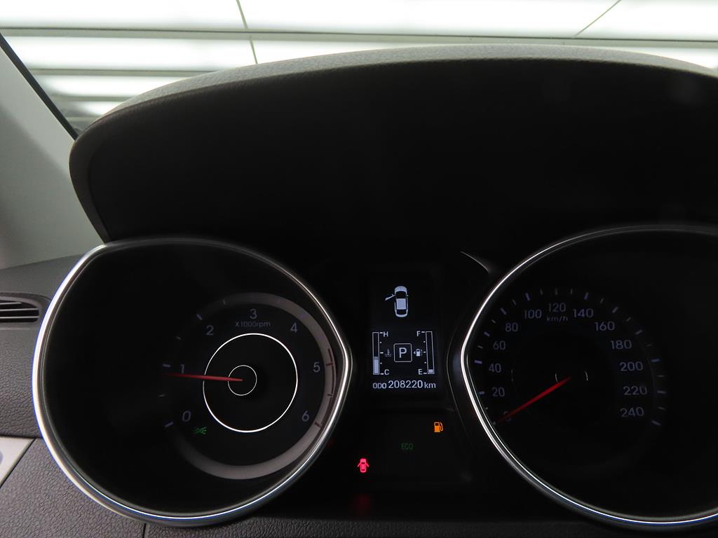 HYUNDAI Avante - Vista 9