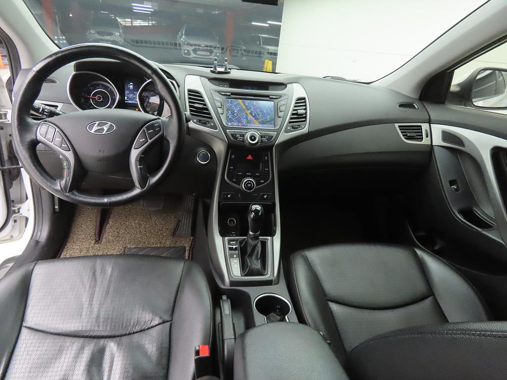 HYUNDAI Avante - Vista 7