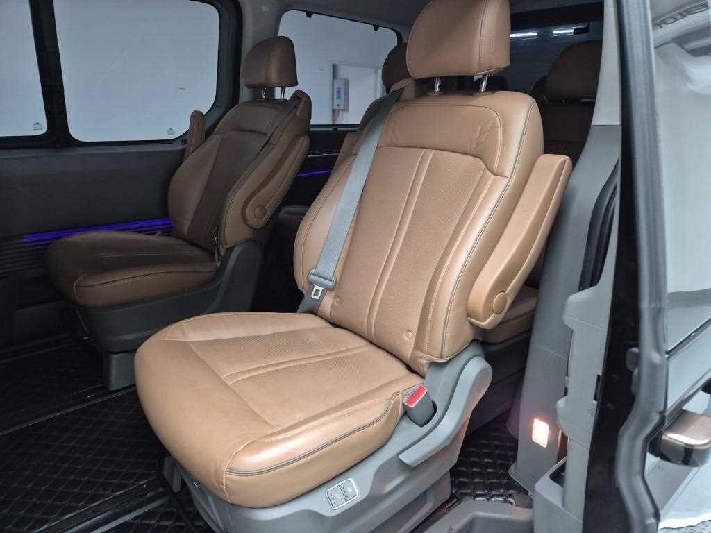 HYUNDAI Staria - Vista 12