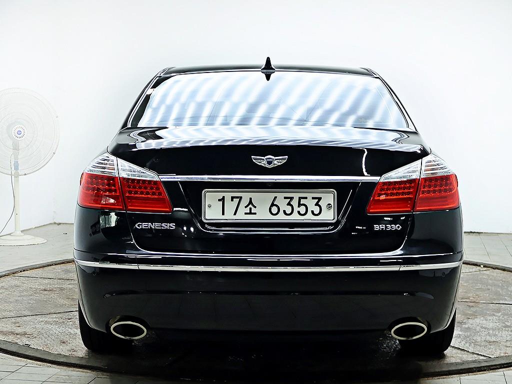 HYUNDAI Genesis - Vista 5