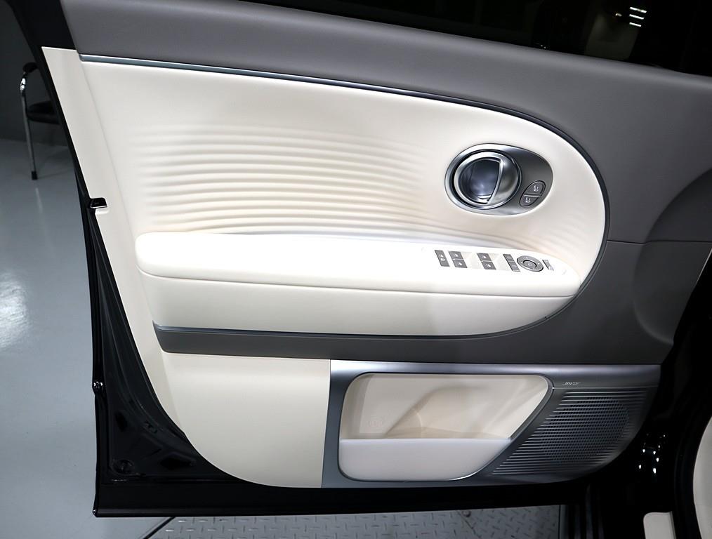 HYUNDAI IONIQ 9 - Vista 8