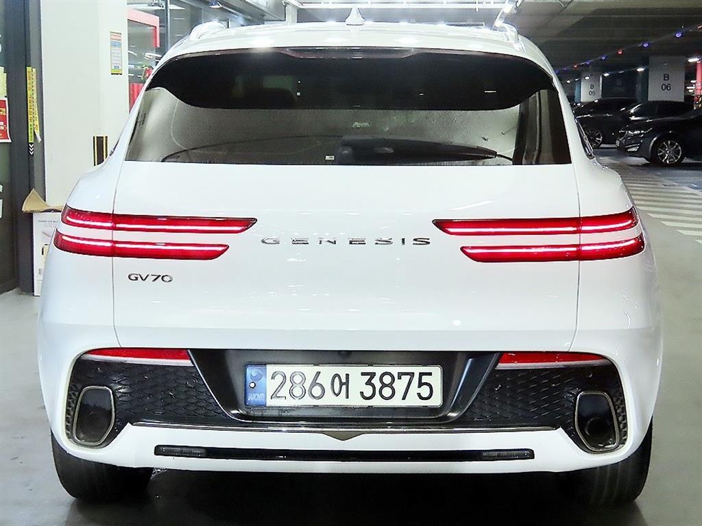 Genesis GV70 - Vista 5