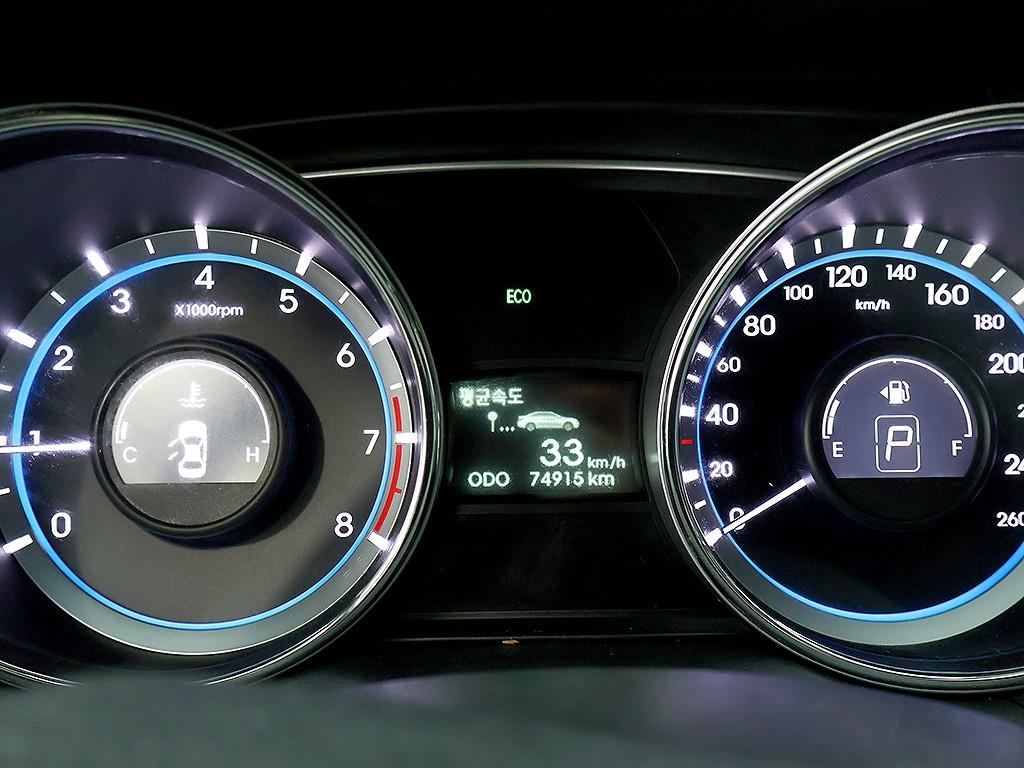 HYUNDAI Sonata - Vista 11