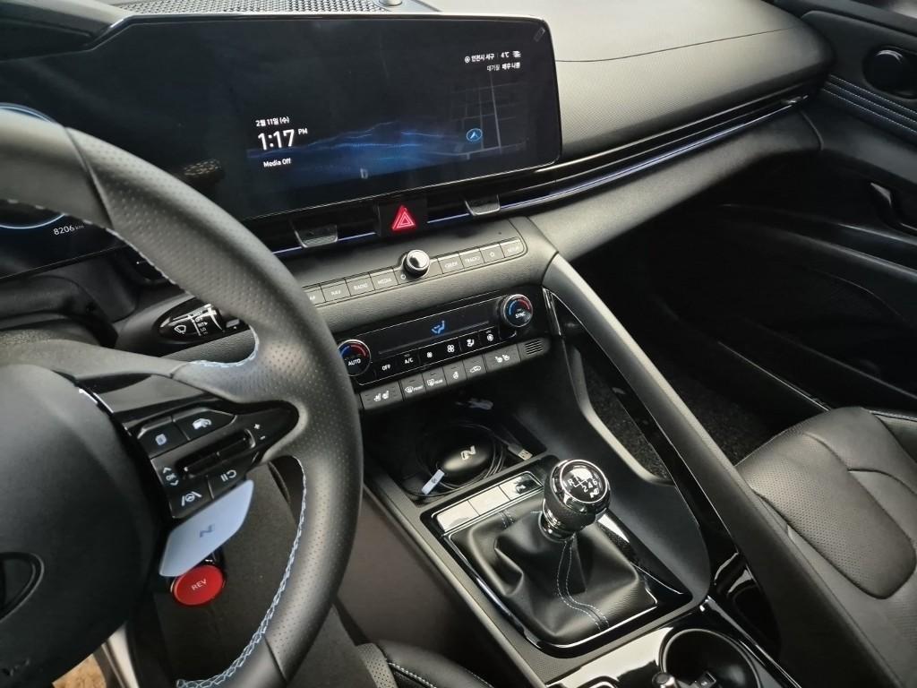 HYUNDAI Avante - Vista 10