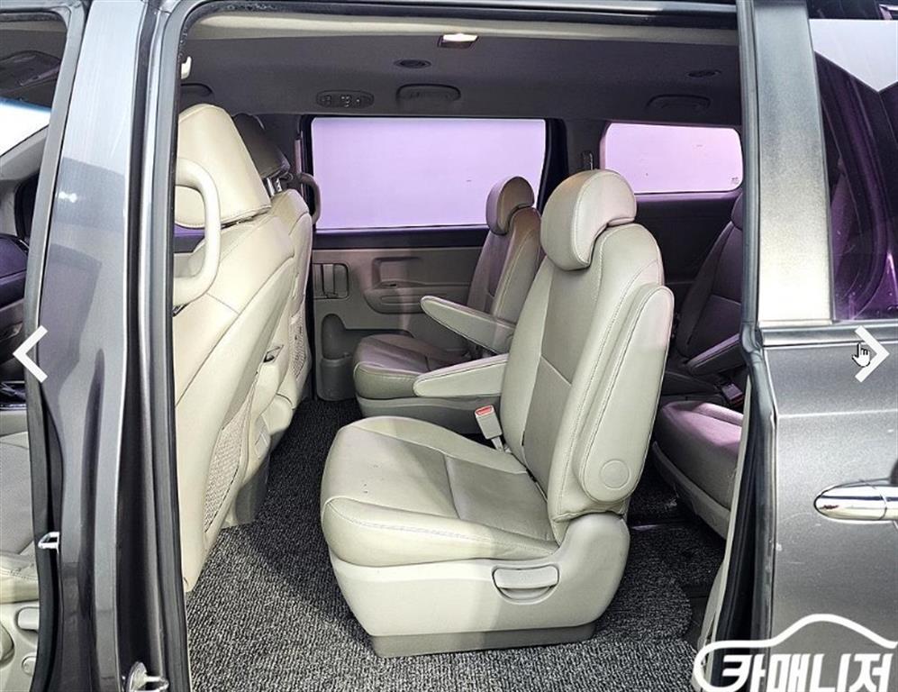 KIA Carnival - Vista 9