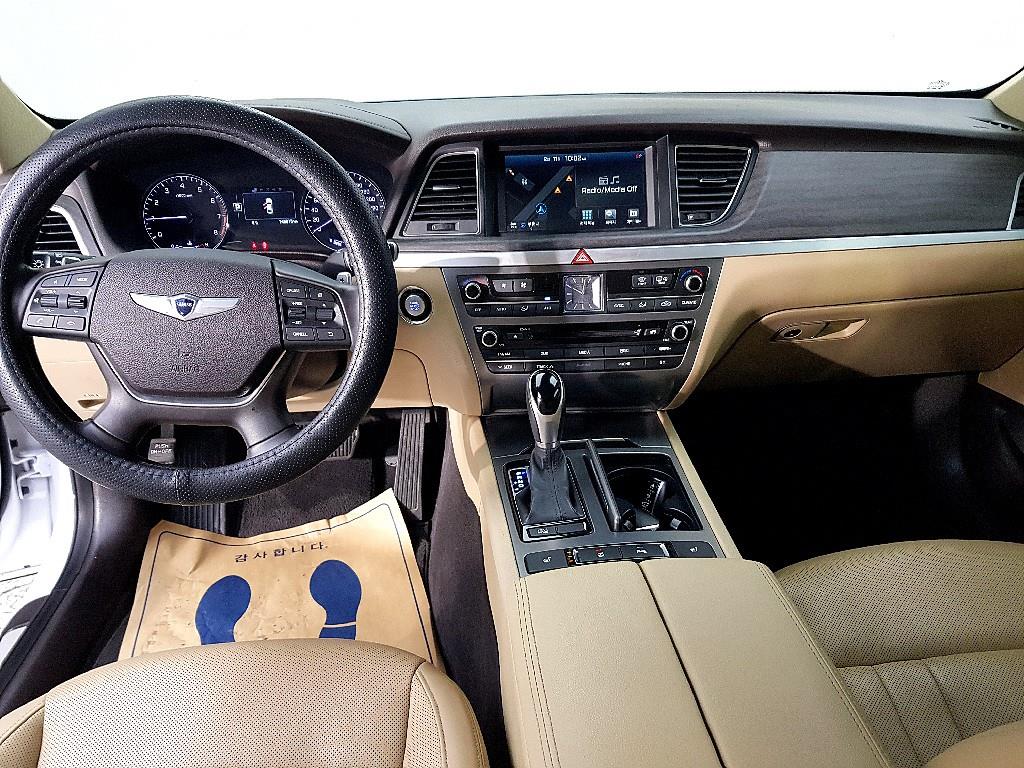 HYUNDAI Genesis - Vista 5