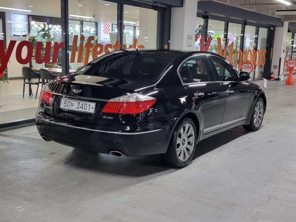 HYUNDAI Genesis - Vista 3