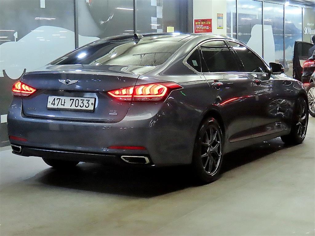 HYUNDAI Genesis - Vista 4