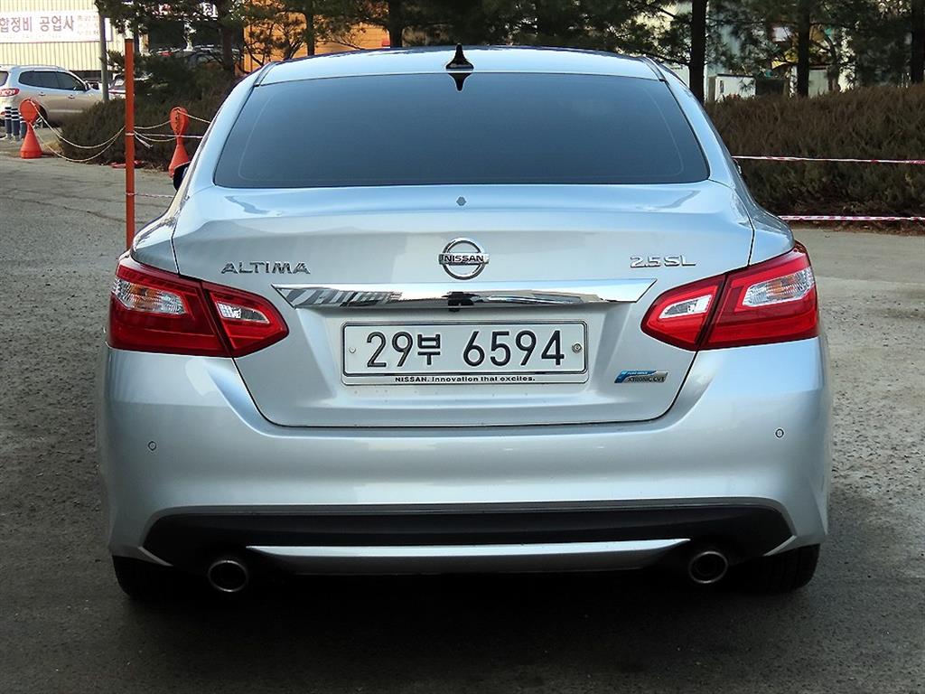 Nissan Altima - Vista 4