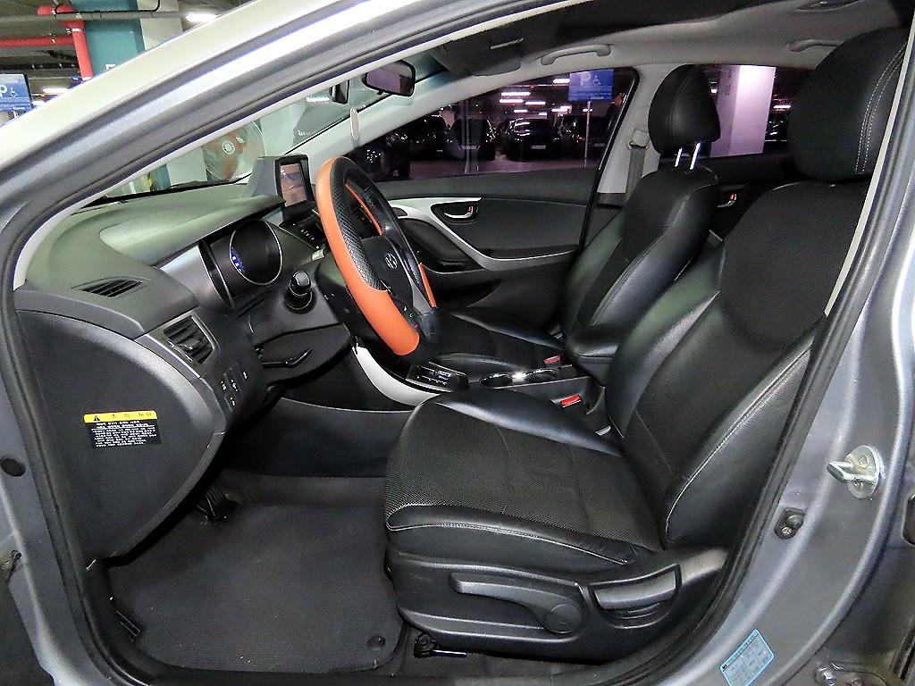 HYUNDAI Avante - Vista 6