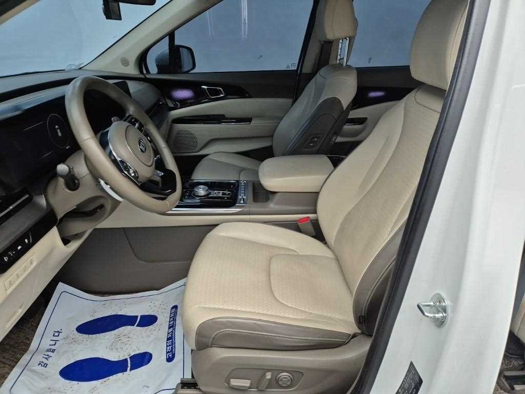 KIA Carnival - Vista 11