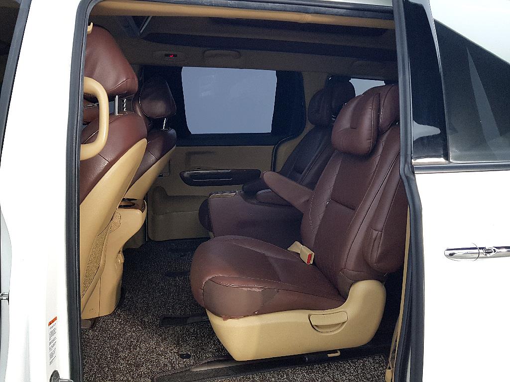 KIA Carnival - Vista 9