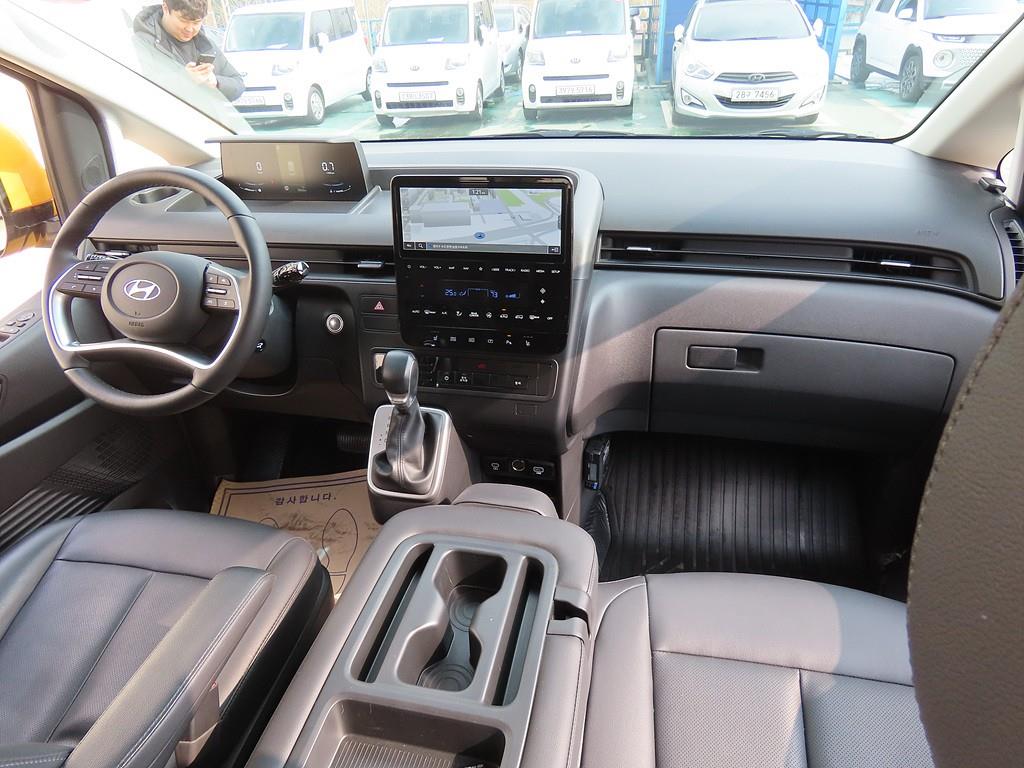 HYUNDAI Staria - Vista 5