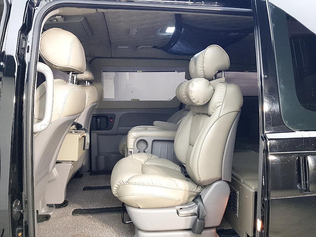 HYUNDAI Starex - Vista 9