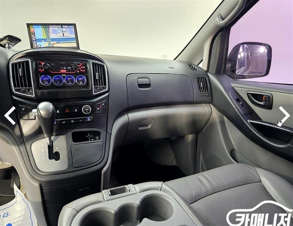 HYUNDAI Starex - Vista 10