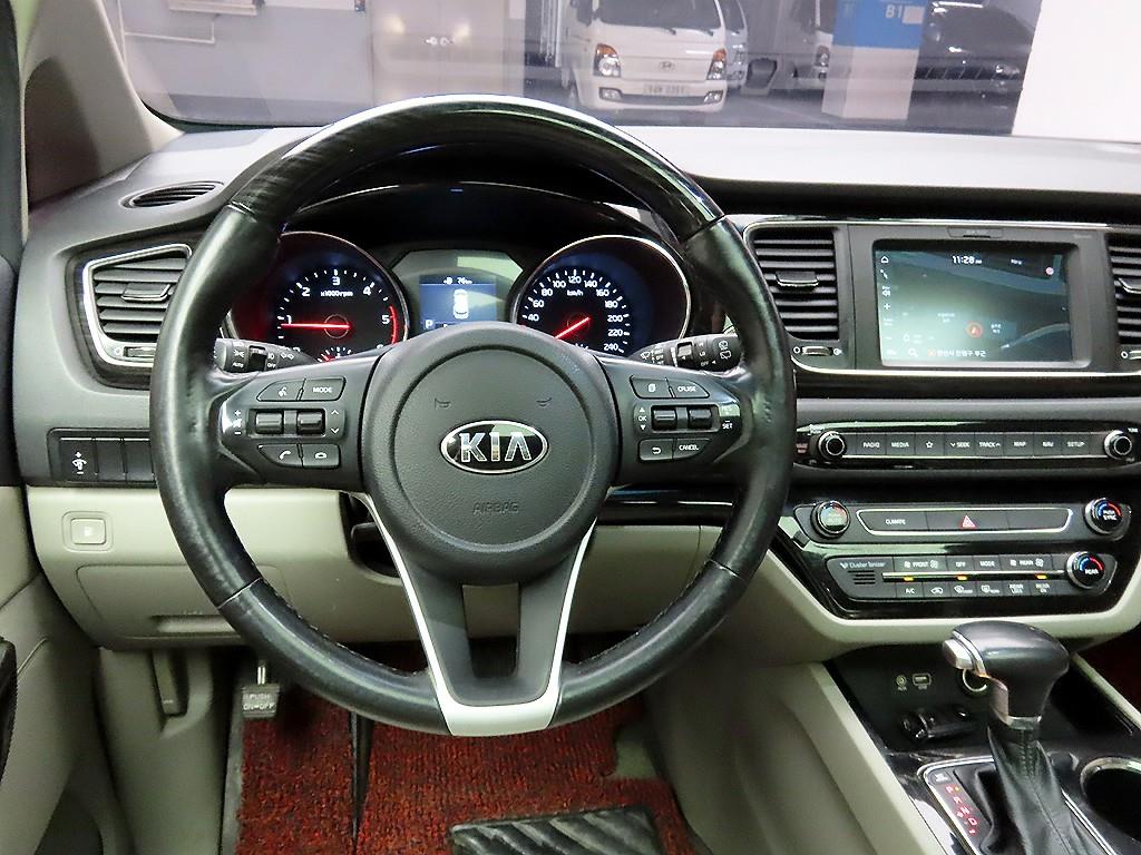 KIA Carnival - Vista 7