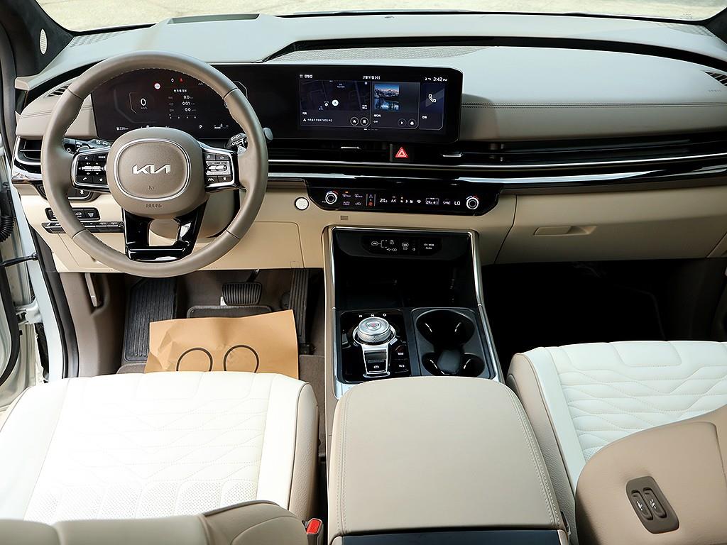 KIA Carnival - Vista 9