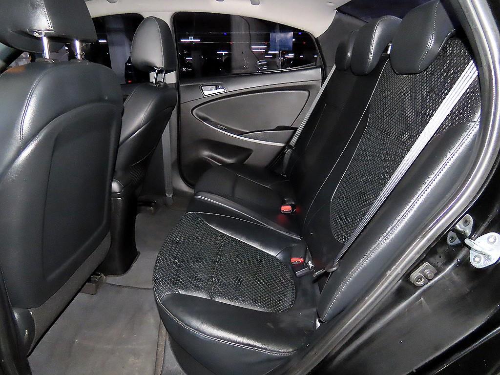 HYUNDAI Accent - Vista 7