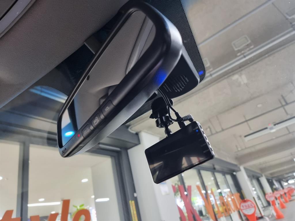 HYUNDAI Genesis - Vista 12