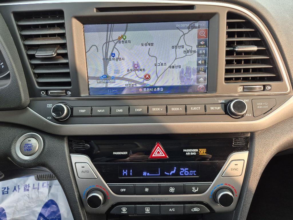 HYUNDAI Avante - Vista 12