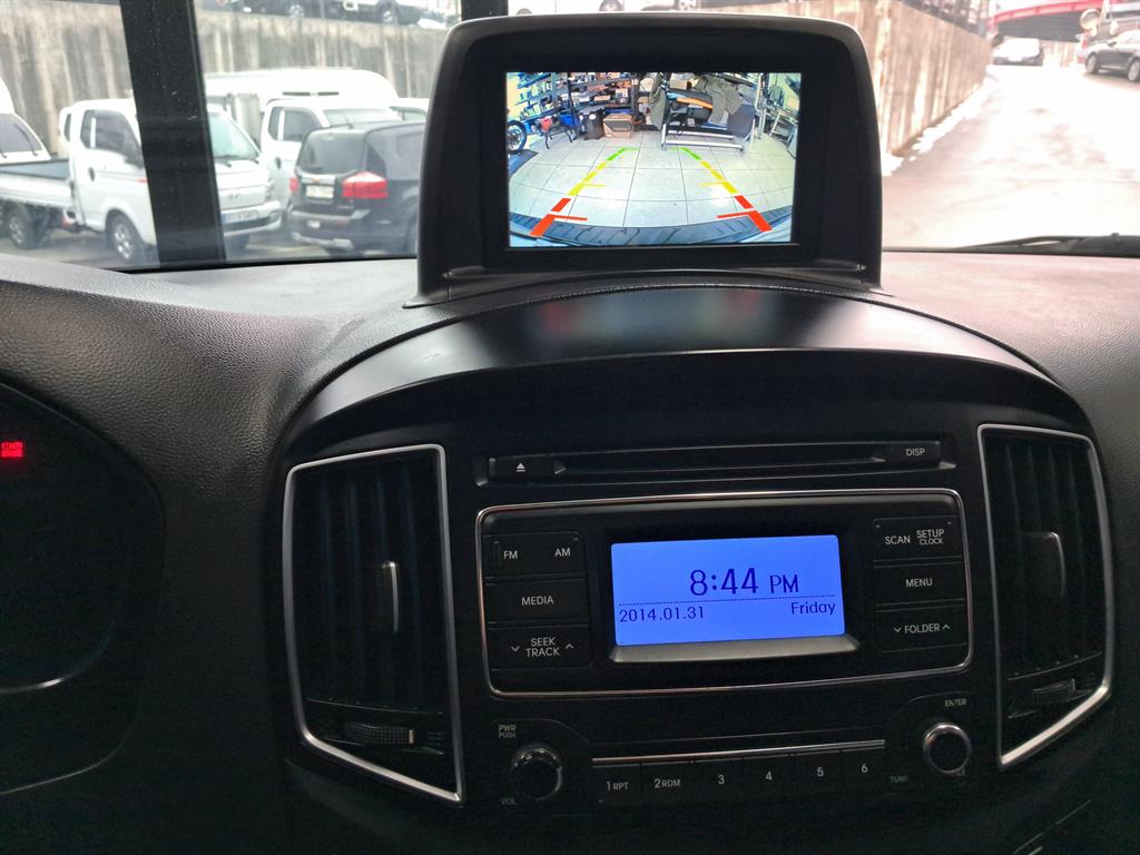 HYUNDAI Starex - Vista 8