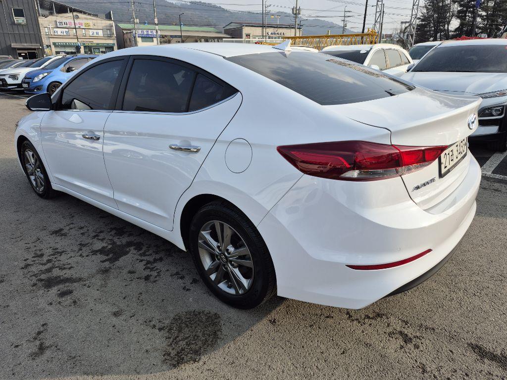 HYUNDAI Avante - Vista 7