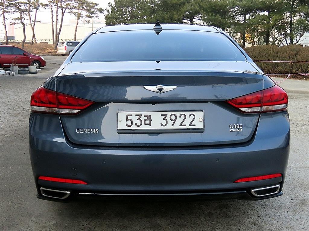 HYUNDAI Genesis - Vista 4