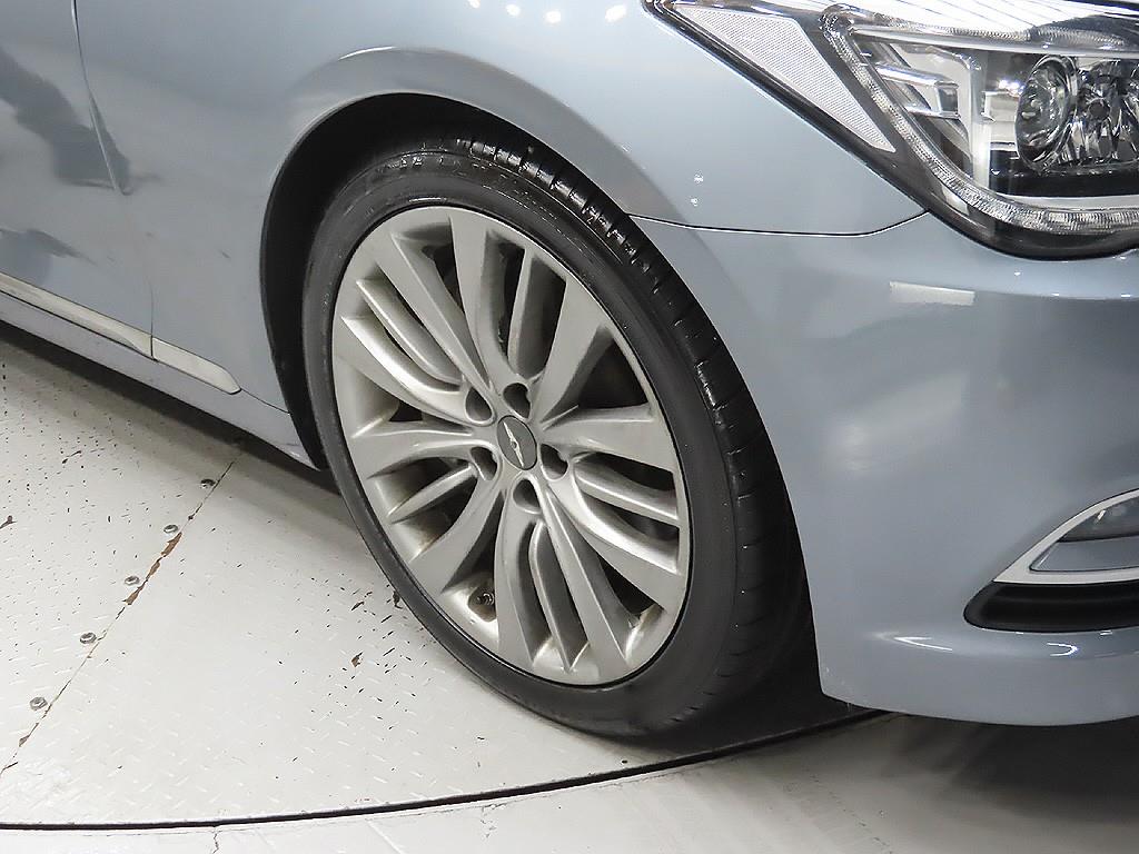 HYUNDAI Genesis - Vista 9