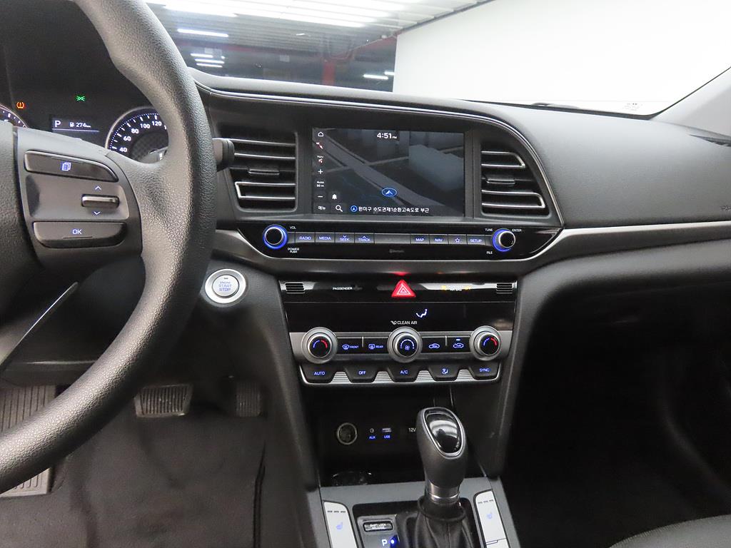 HYUNDAI Avante - Vista 10