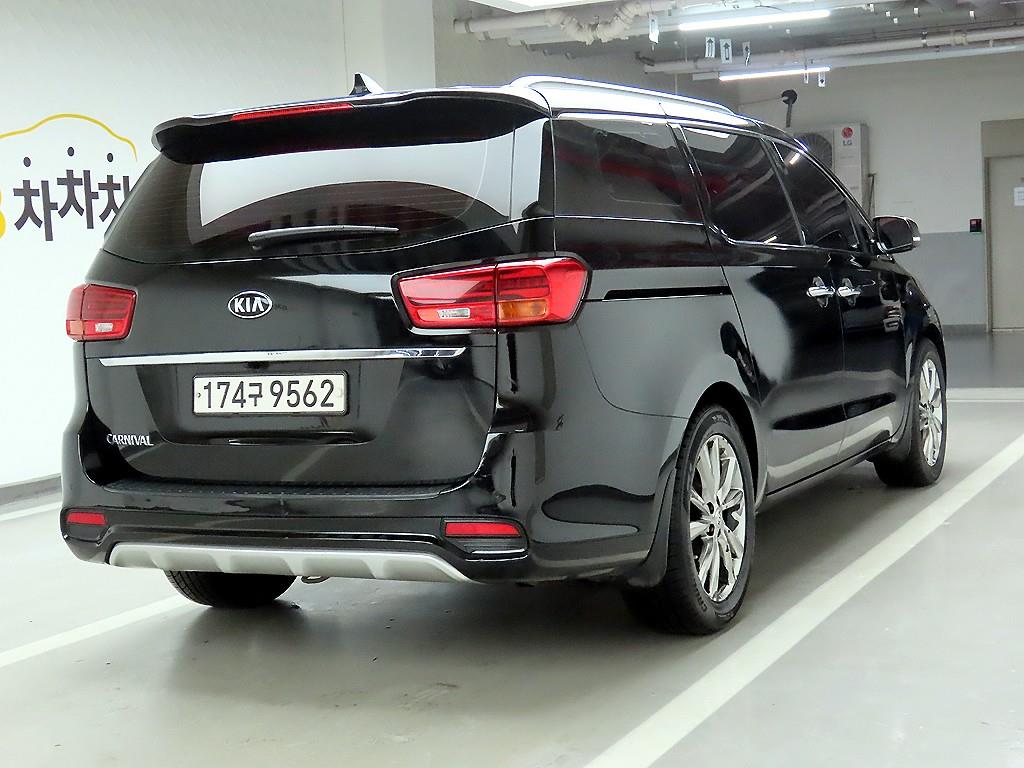 KIA Carnival - Vista 4