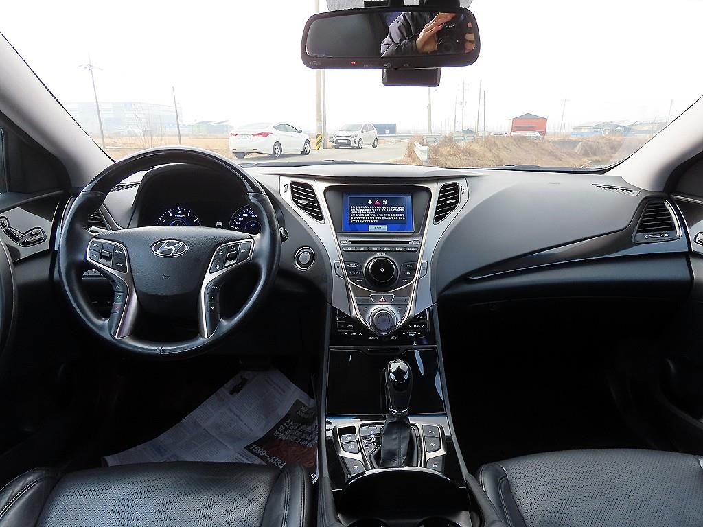 HYUNDAI Grandeur - Vista 9