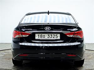 HYUNDAI Sonata - Vista 6